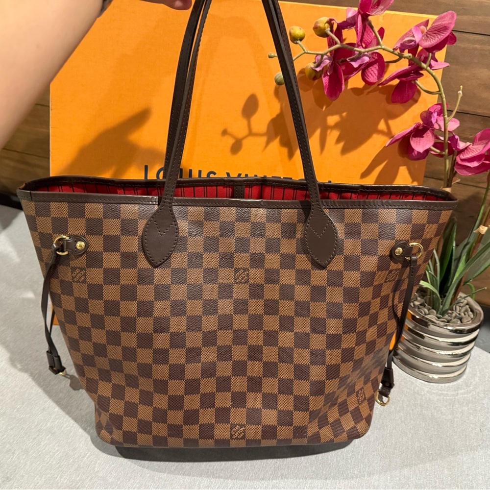 Louis Vuitton Neverfull MM with Damier Ebene Canvas